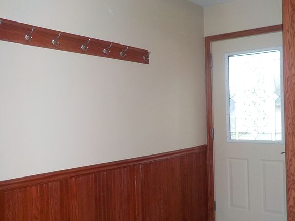 3rd image of 840 Applewood Dr