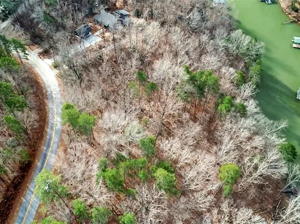 308 Harbor Dr, West Union, SC 29696