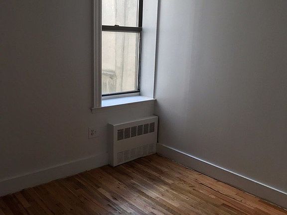 2nd image of 1336 Willoughby Ave APT 3C