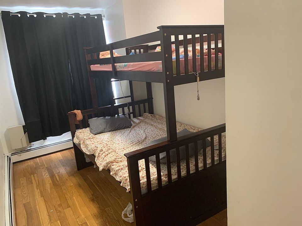 2nd image of 32-13 Linden Pl #1