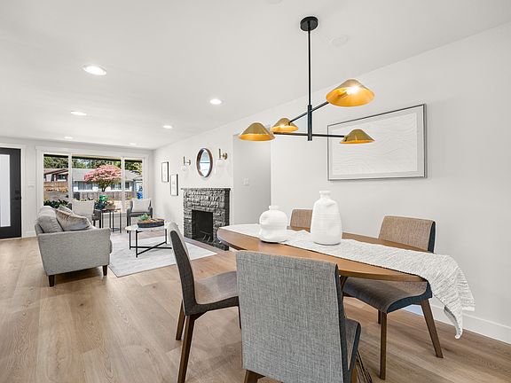 5th image of 515 NE 123rd St