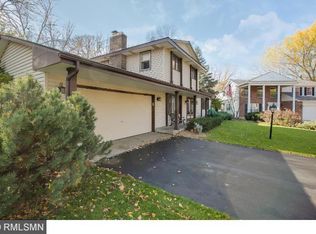 2450 Brookview Dr E, Maplewood, MN 55119