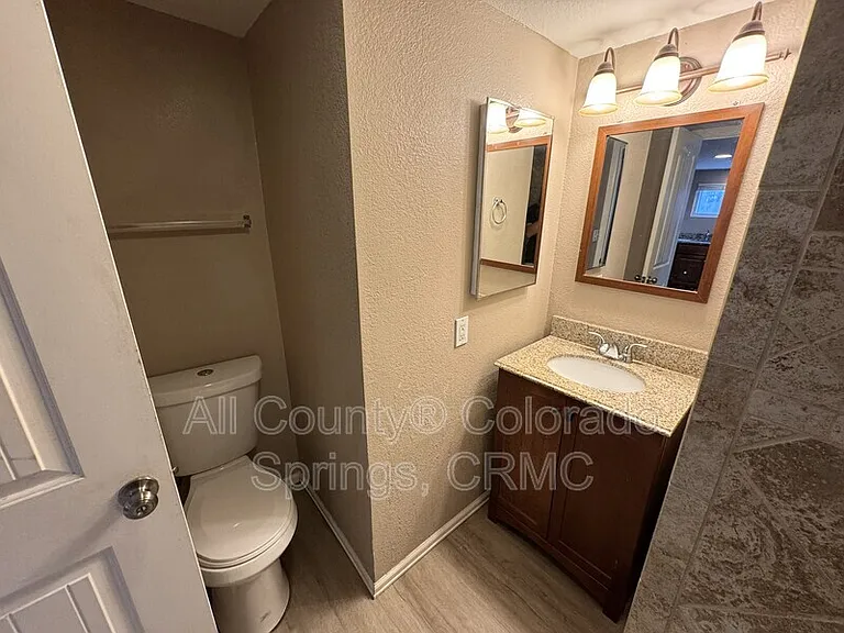 822 S Logan Ave — Photo 8