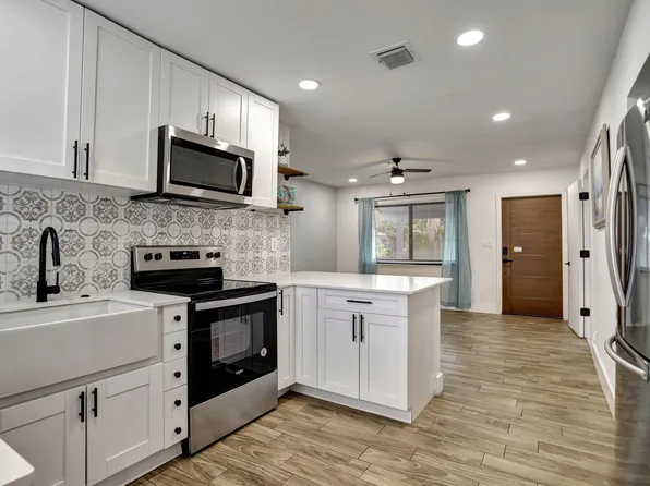 121 NE 49 Street, Oakland Park, FL 33334