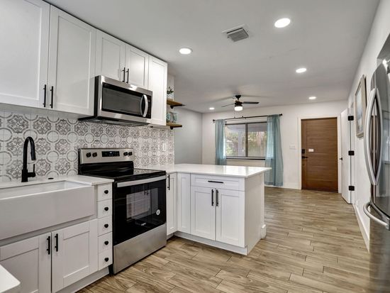 121 NE 49 Street, Oakland Park, FL 33334