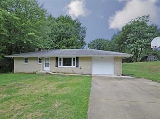 1305 Shanower Dr, Mishawaka, IN 46545