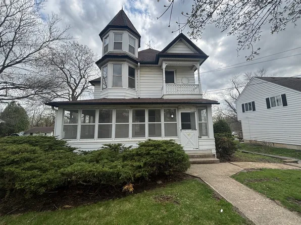 4221 Old Grand Ave, Gurnee, IL 60031