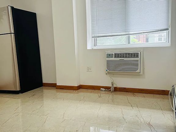 5th image of 42-39 Judge St #2B