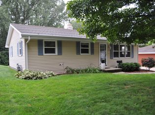 1511 N Mennen Ct, Green Bay, WI 54304
