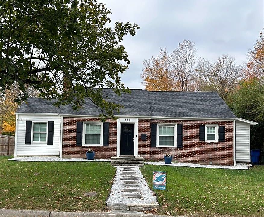 1st image of 220 W Oakdale St