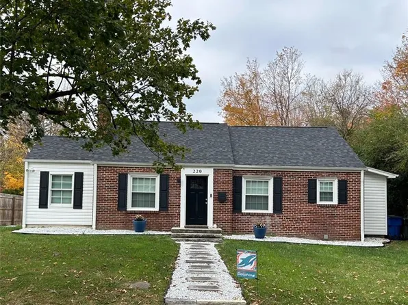 220 W Oakdale St, Mount Airy, NC 27030