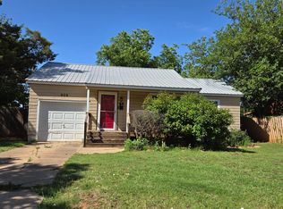 909 E Sycamore Ave, Altus, OK 73521