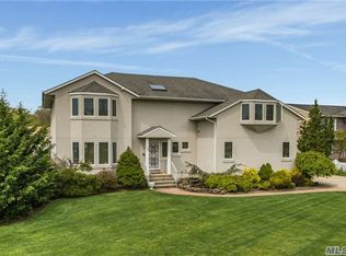 29 Roosevelt Blvd, Massapequa, NY 11758