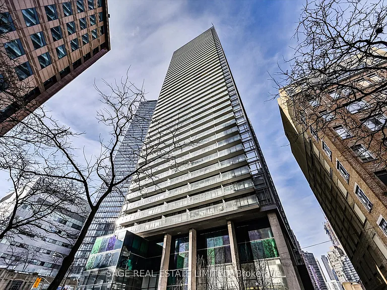 38 Grenville St #902 — Photo 1