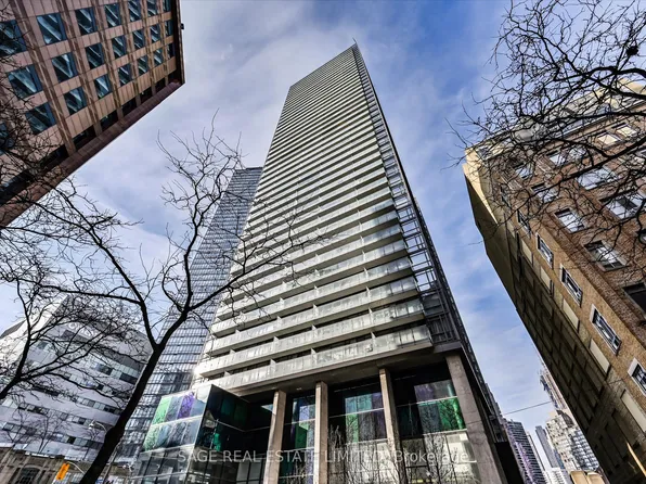 38 Grenville St #902, Toronto, ON M4Y 1A5