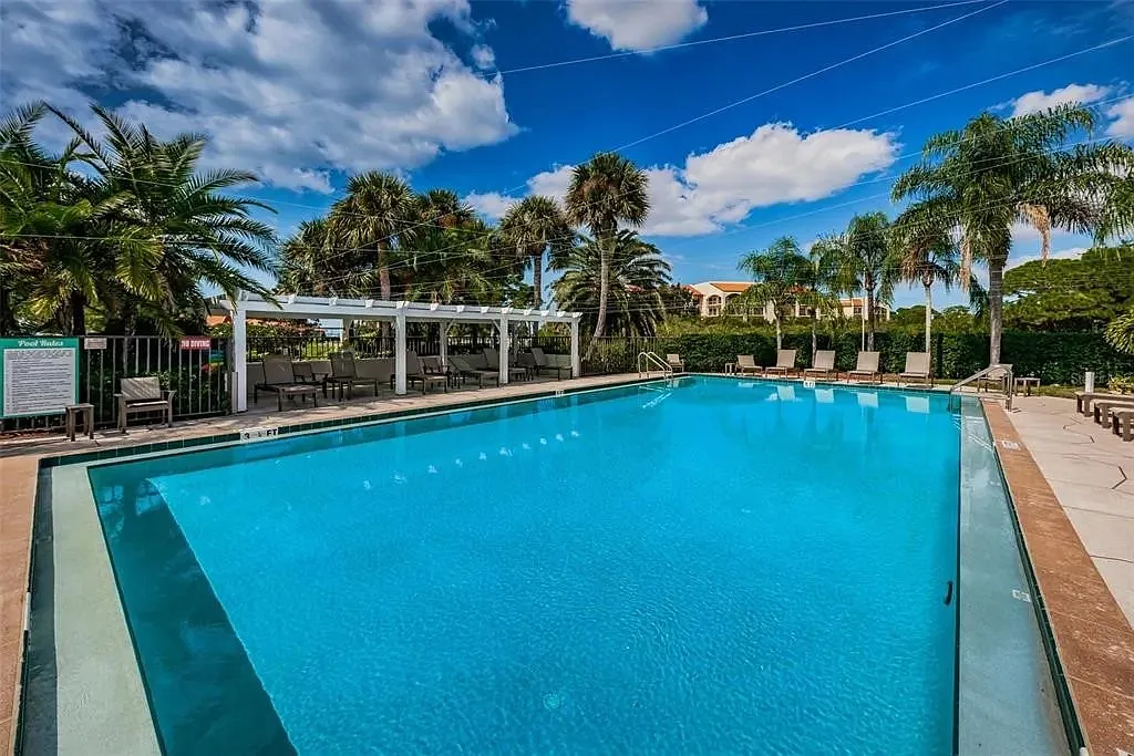 2 bed, 1050 sqft, $2,000 — Photo 4