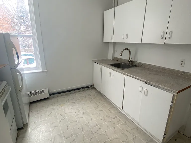 351 Elgin St #B — Photo 7