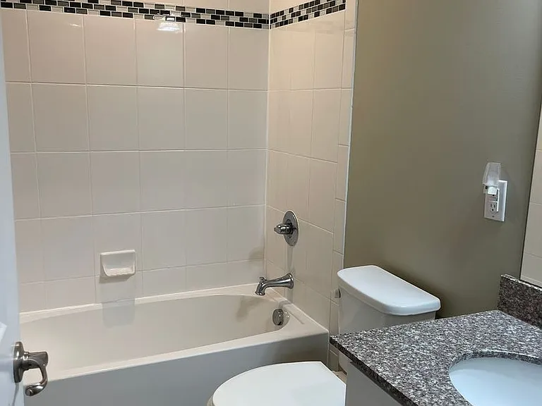 331 S Parkway Dr — Photo 60