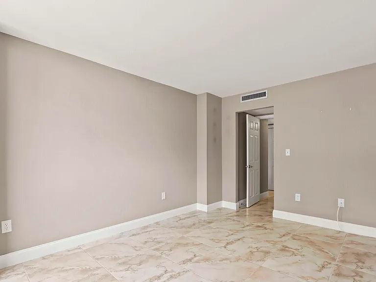 4200 N Ocean Dr #1-203 — Photo 29