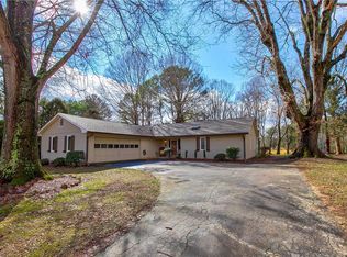 2710 Garces Cir, Pfafftown, NC 27040