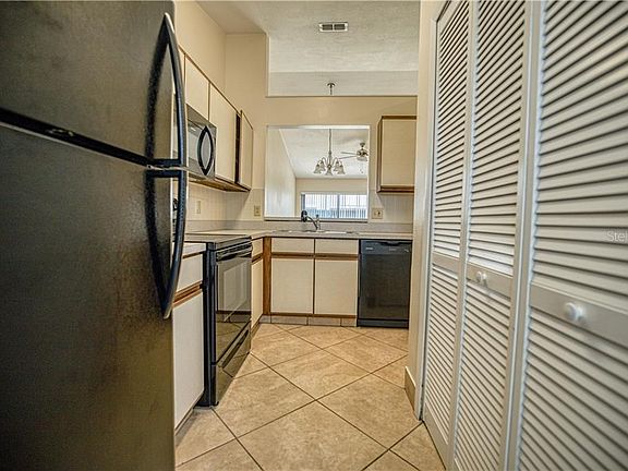 5th image of 2819 Shannon Oak Ct