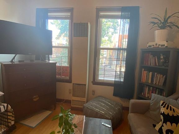 5th image of 1030 N Honore St