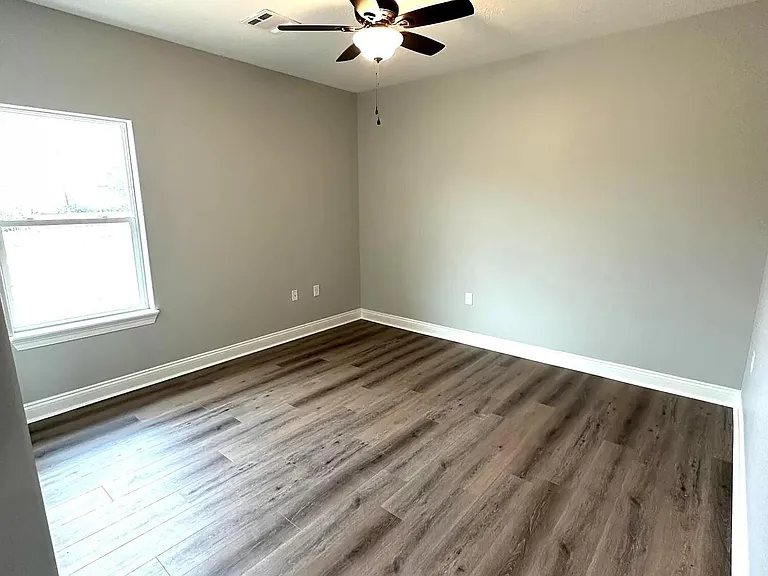 130 Liberty Dr — Photo 15