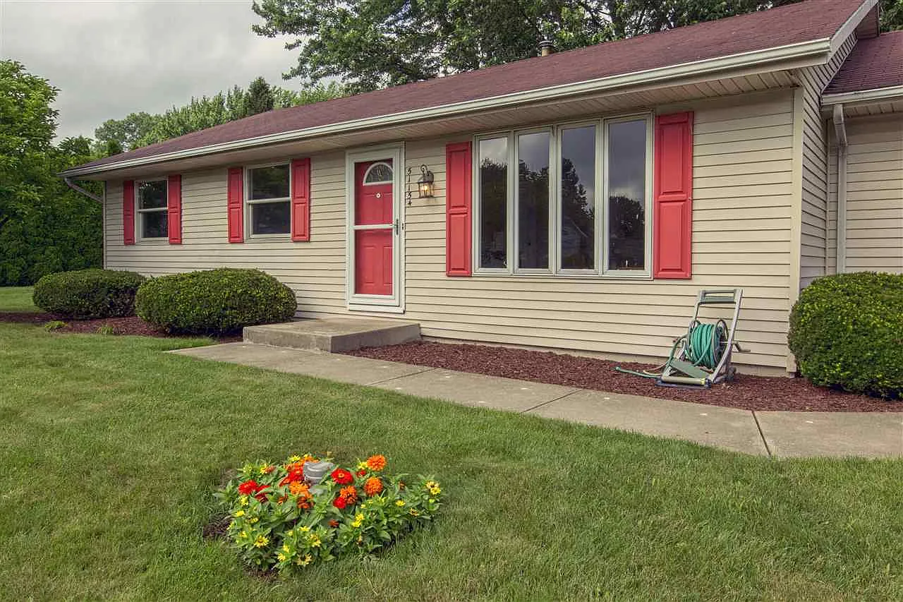 51154 Northfield Dr photo 1