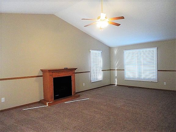 3rd image of 2714 Fernwood Ave