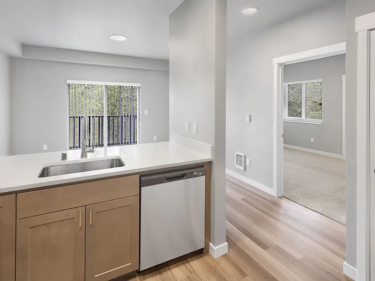 Kingsway Apartments — Photo 51