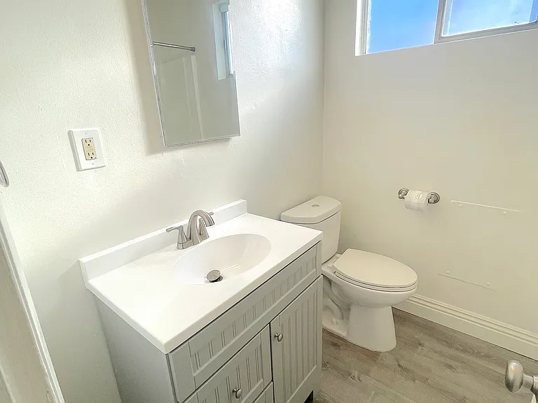2121 Placentia Ave #E — Photo 10