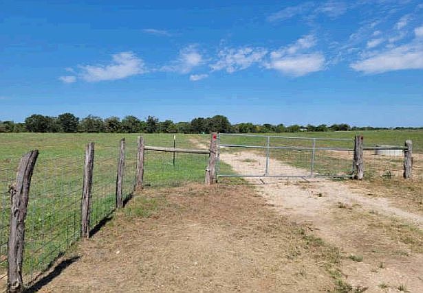 2nd image of 1884 Fm 976