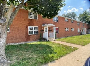 2032 Westgate Dr #1, Pekin, IL 61554