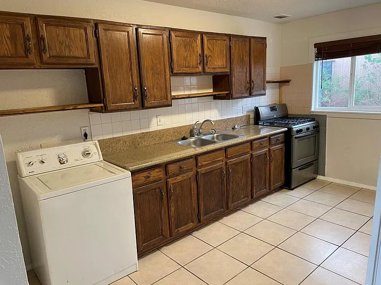 1021 Alvarado Dr SE #B — Photo 5