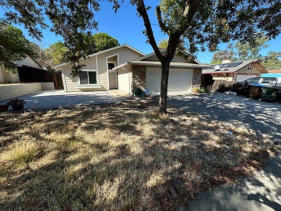 2nd image of 4004 Saint Andrews Way