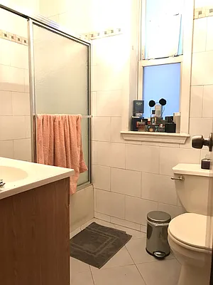 Rented by Zikos Realty Services | media 23