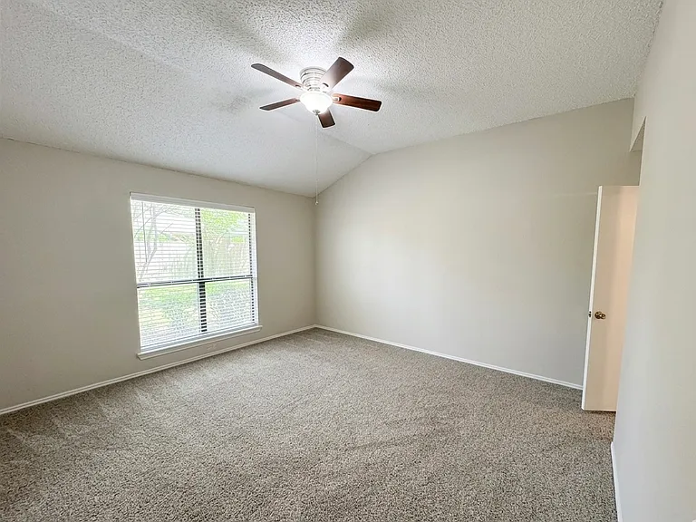 5028 Coker Dr — Photo 6