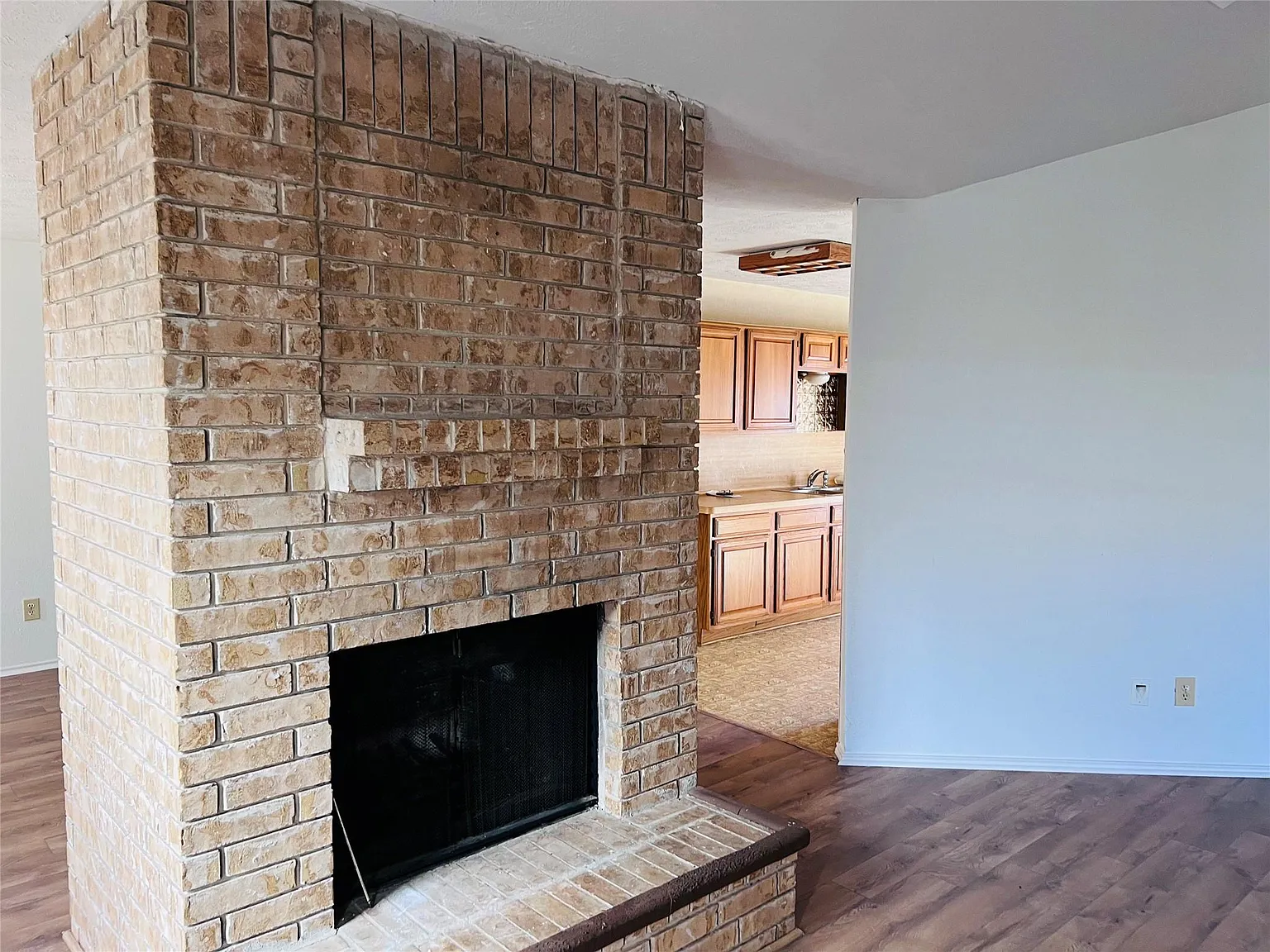 3 bed, 2.0 bath, 1565 sqft, $1,890 — Photo 3