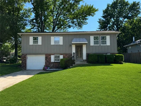 1729 W Normandy Dr, Olathe, KS 66061