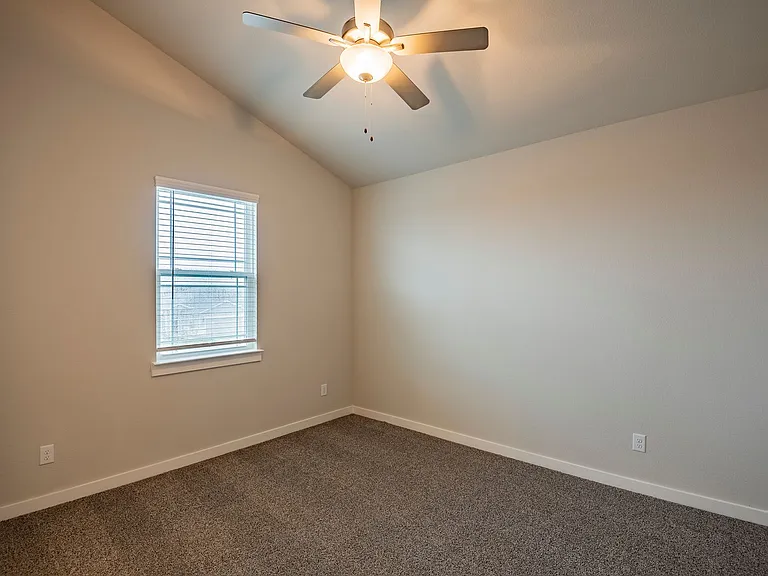 653 Wheatfield Dr — Photo 10