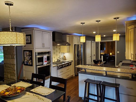 3rd image of 28 Crosby Dr
