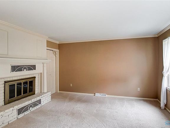4th image of 2209 N Manor Dr