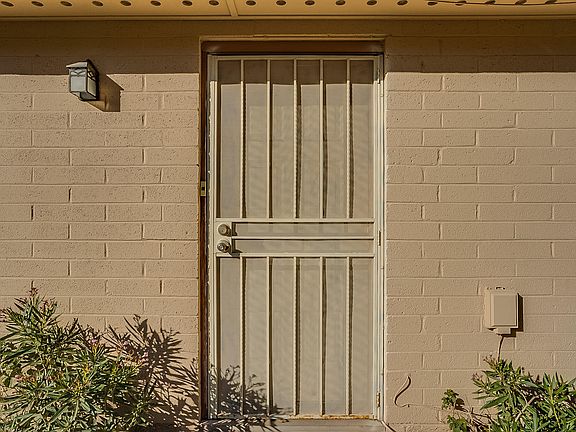 4th image of 1507 E Newport Dr