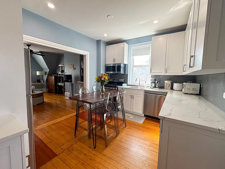 137 Walnut St #3 — Photo 4