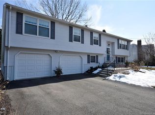 38 Robertson Rd, Hamden, CT 06518