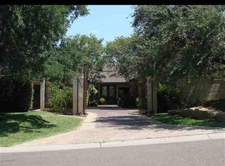 208 Canterbury Ln, Laredo, TX 78041