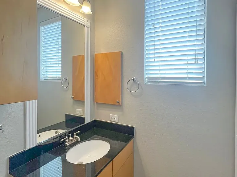 1207 Beaconsfield Ln #403 — Photo 17