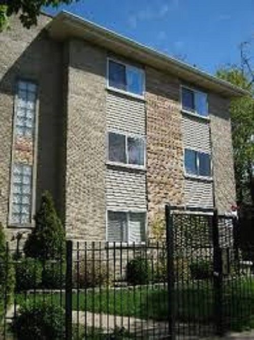 1st image of 1404 W Estes Ave APT 1C