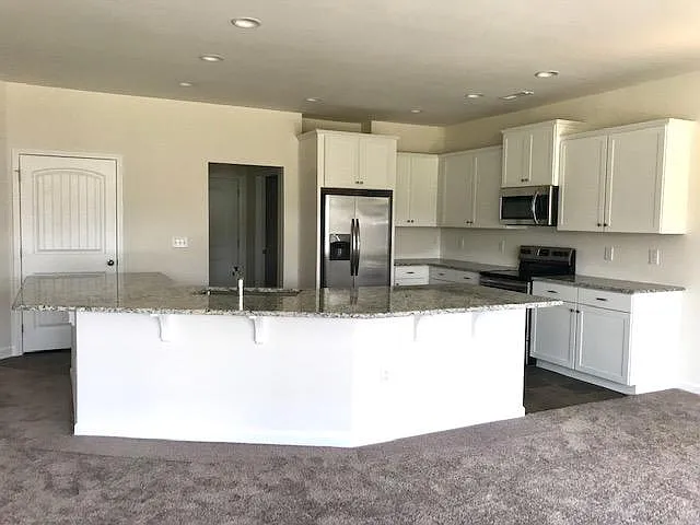 3 bed, 1806 sqft, $1,835 — Photo 3
