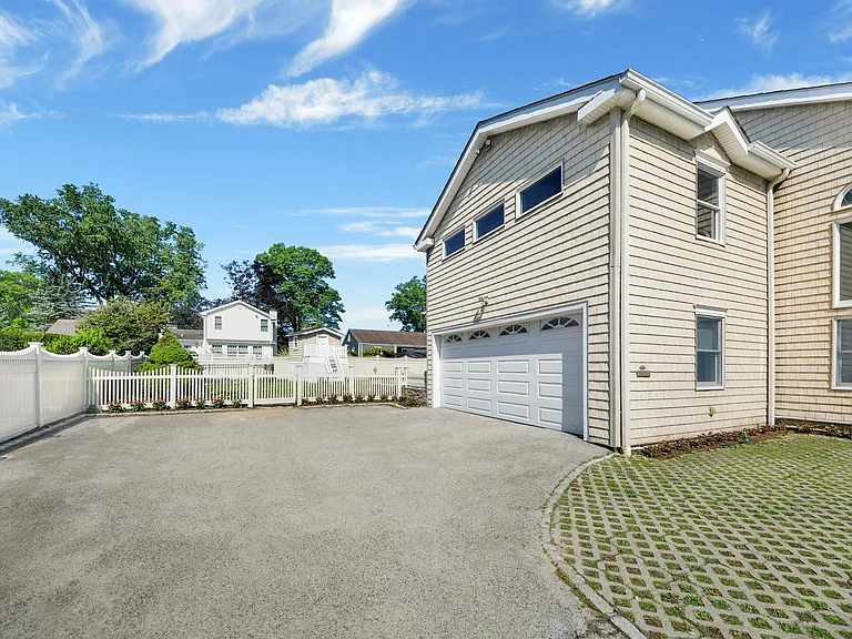 20 Plymouth Rd — Photo 32